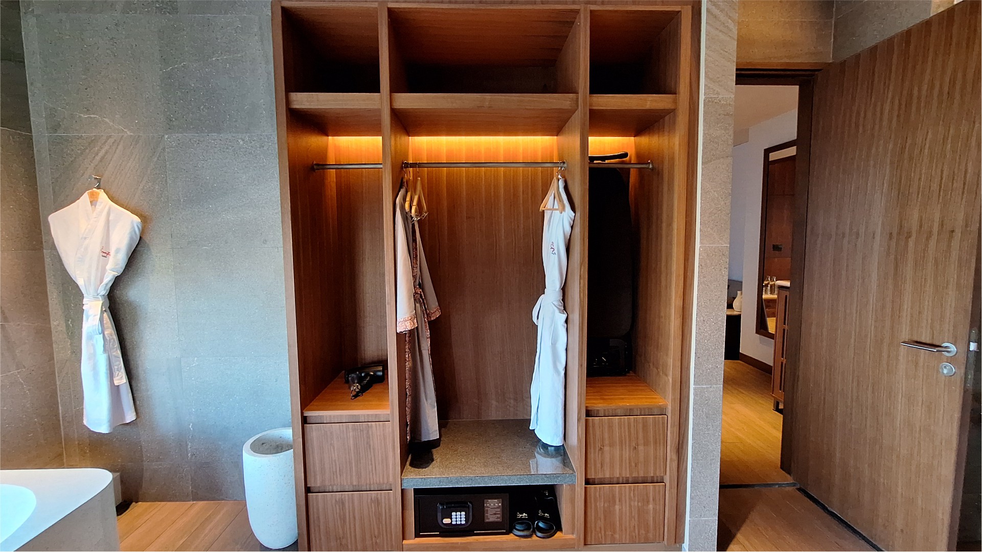 Komodo Suite - Family Suite With Pool Gallery